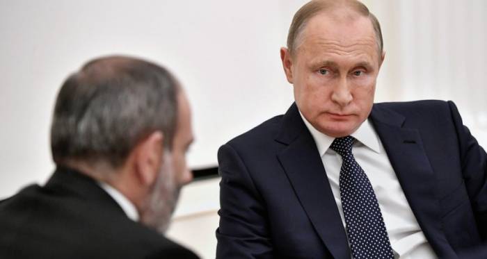 Путин и Пашинян обсудили ситуацию в Карабахе
