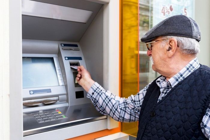Соцвыплаты в Азербайджане достигли почти 5 млрд манатов
