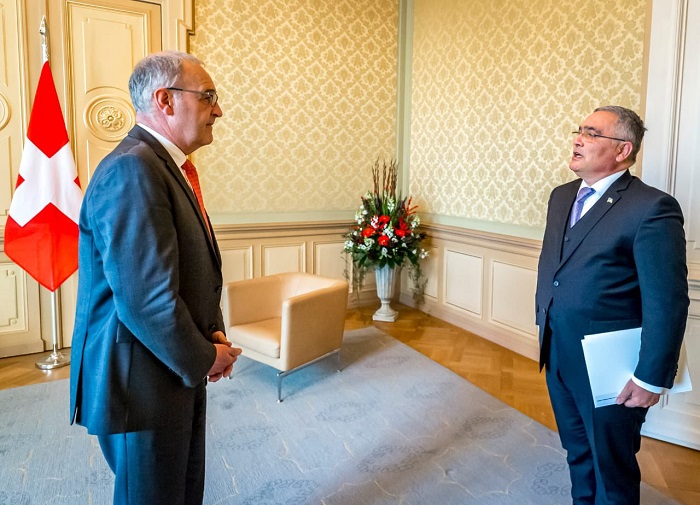 Фуад Искендеров вручил Президенту Швейцарской Конфедерации  верительные грамоты