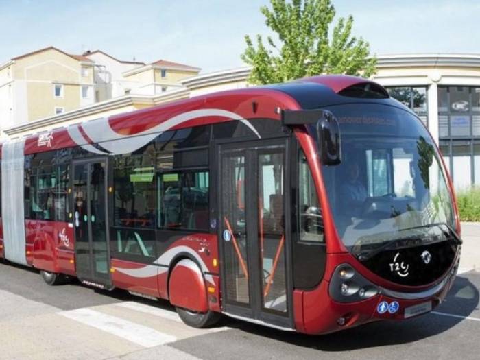 Автобус BakuBus попал в аварию, есть пострадавшие