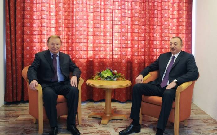 Экс-президент Украины Леонид Кучма поздравил Ильхама Алиева