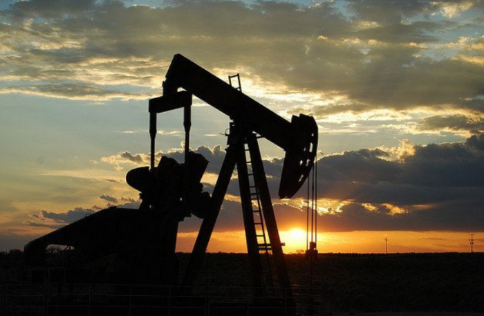 Цены на нефть на торгах ускорили рост до пяти процентов

