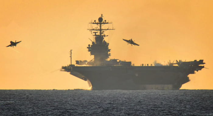 В Госдуме назвали решение США оставить авианосец в Средиземном море угрозой
