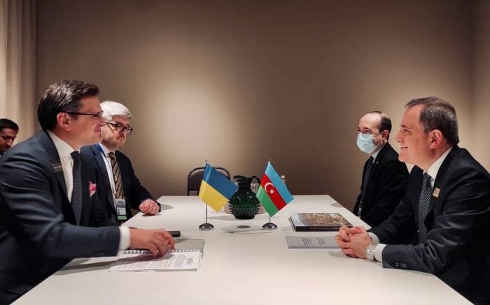 Состоялась встреча глав МИД Азербайджана и Украины