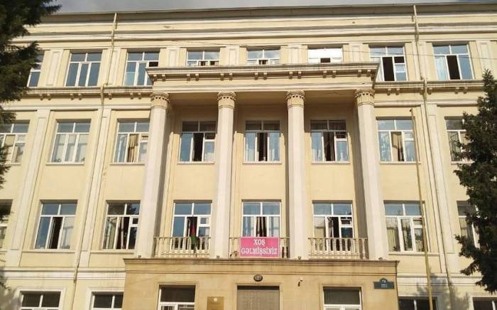 В Баку восстановлены очные занятия в закрытой из-за коронавируса школе