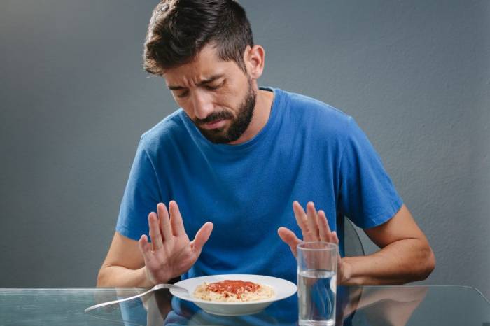 Ученые назвали потерю аппетита одним из симптомов омикрон-штамма
