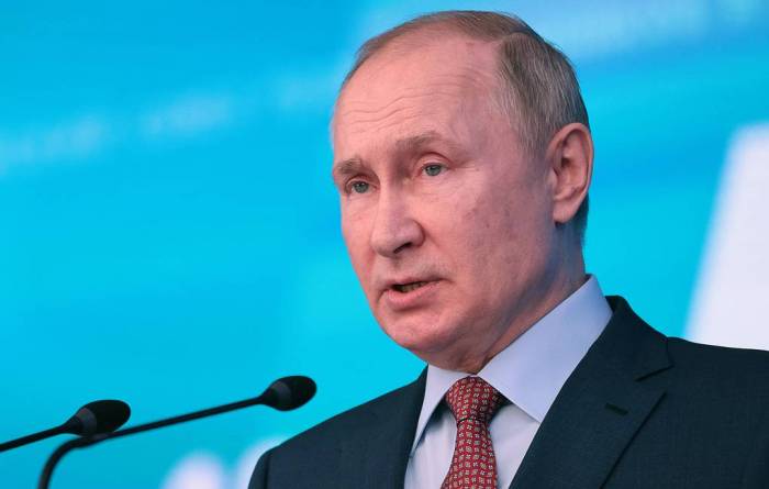 Путин назвал экстремизм прямой угрозой для единства России
