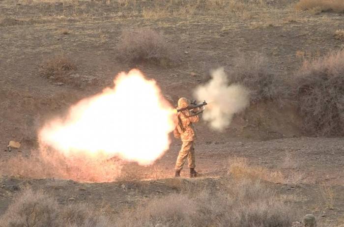 Азербайджанская армия провела в Нахчыване тактические учения с боевой стрельбой
