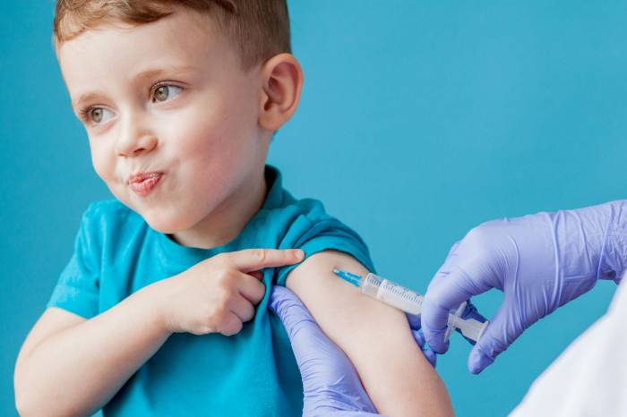 Несколько стран ЕС начали вакцинировать от COVID-19 детей в возрасте от 5 до 11 лет
