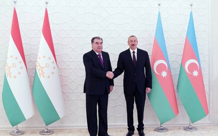 Эмомали Рахмон поздравил президента Ильхама Алиева