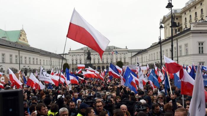 Польша обвинила Россию в рекордном росте цен на газ в Европе
