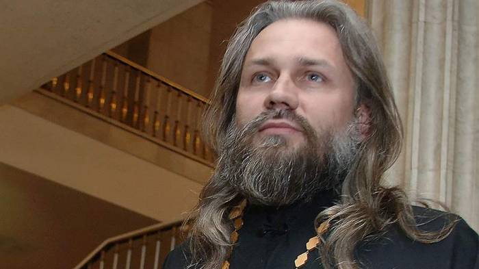 Суд приговорил священника Стремского к 21 году колонии за насилие над детьми

