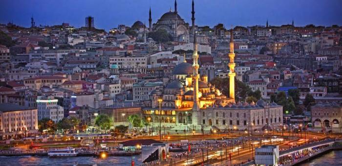 "Подозрение в связях с террористами": МВД Турции начало расследование в отношении сотен сотрудников мэрии Стамбула
