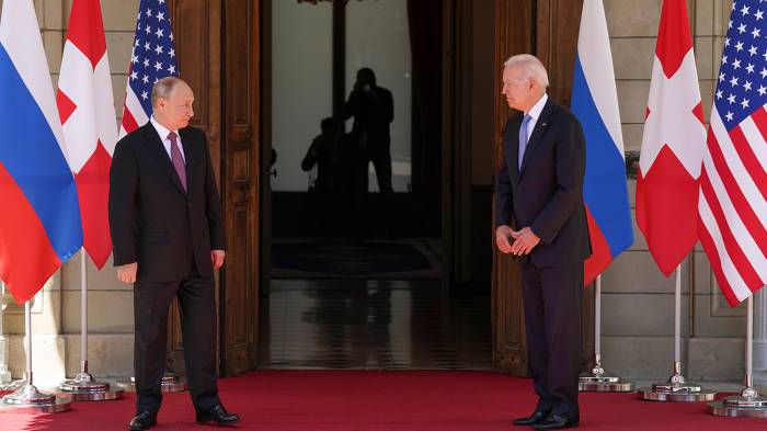 Байден не исключил возможность личной встречи с Путиным в январе
