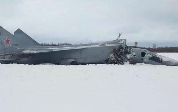 В России при попытке взлета развалился истребитель