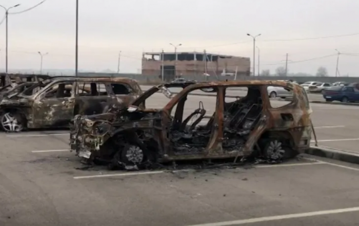 В сгоревших автомобилях на штраф-стоянке Алма-Аты до сих пор находят останки людей - ВИДЕО
