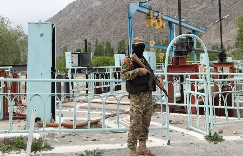 Военнослужащие Киргизии и Таджикистана устроили перестрелку на границе