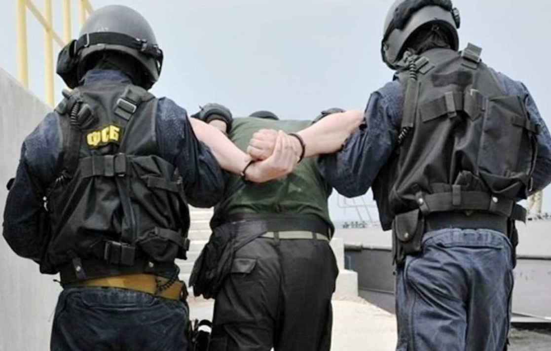 Сотрудники ФСБ и полиции задержали россиянина за сообщения о ложном минировании
