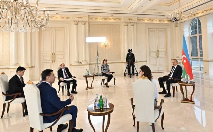 Президент Ильхам Алиев дал интервью местным телеканалам
