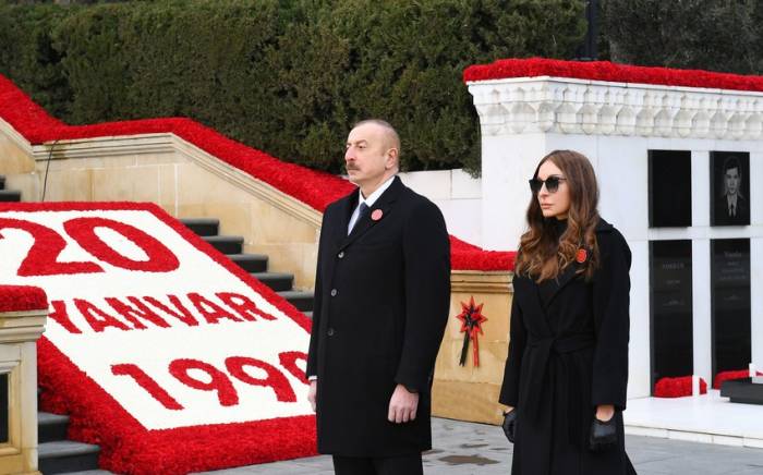 Президент Ильхам Алиев посетил Аллею шехидов
