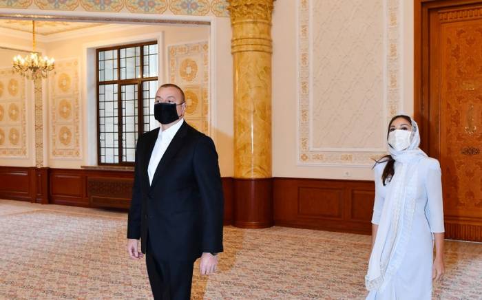 Президент и Мехрибан Алиева посетили новое здание мечети "Фатмеи Захра"