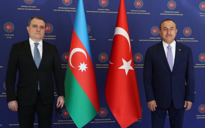 Главы МИД Азербайджана и Турции обсудили ситуацию в Казахстане