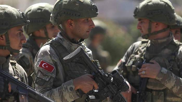 Трое турецких военных погибли в результате взрыва на границе с Сирией
