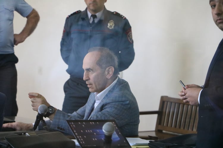 В Ереване проходит заседание суда по делу Роберта Кочаряна и Армена Геворкяна
