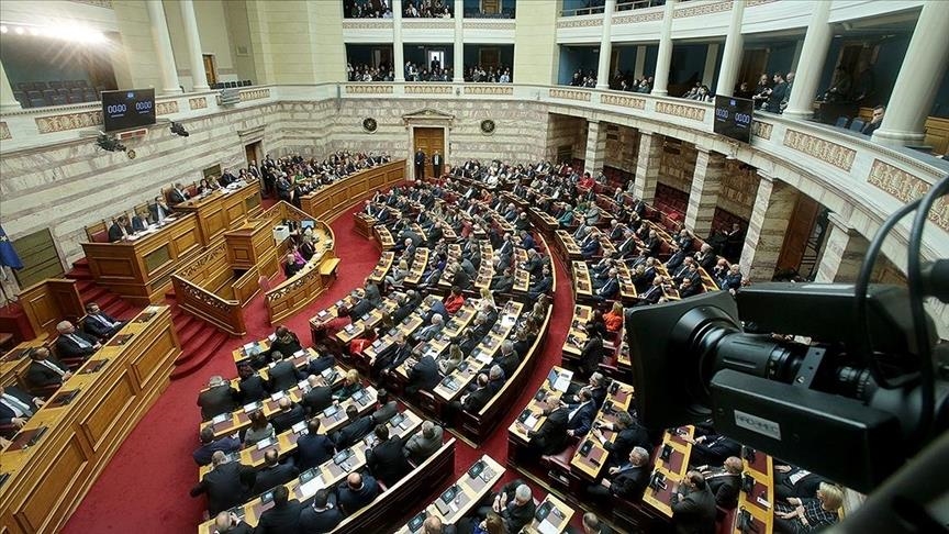 Маски турецкого производства вызвали переполох в парламенте Греции
