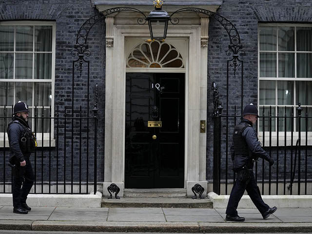 На фоне скандалов глава полиции Лондона подала в отставку
