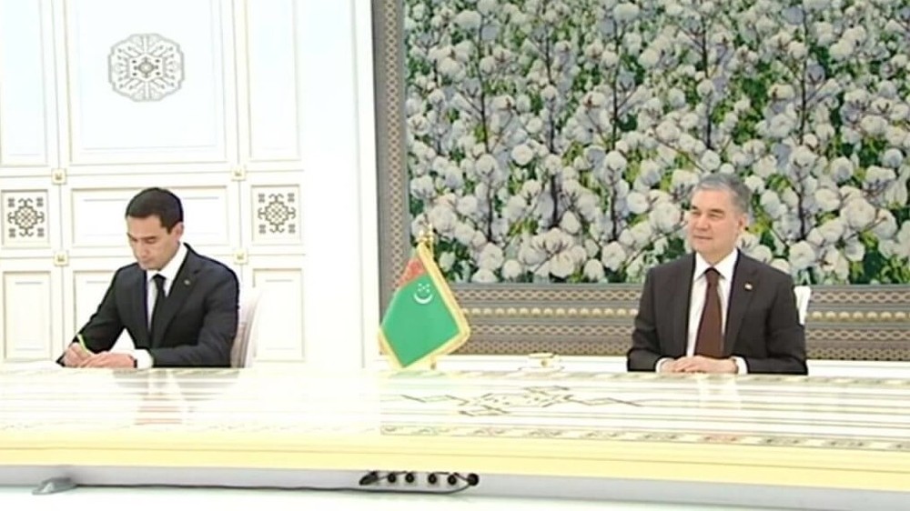 Гурбангулы Бердымухамедова наградили знаком «Искусный дипломат Туркменистана»