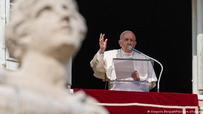 Папа римский призвал ответственных за кризис на востоке Украины к миру
