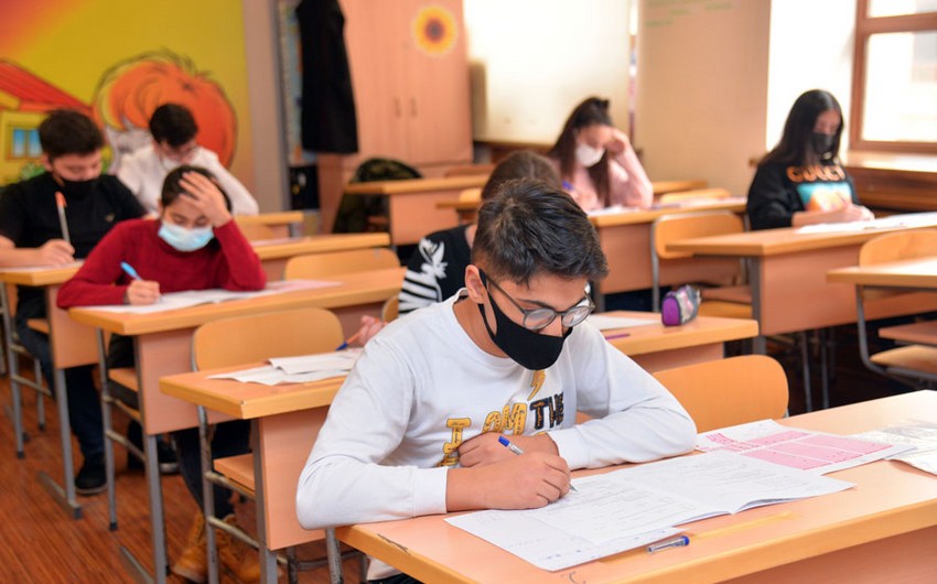 Сегодня в Азербайджане для некоторых учащихся организуют дополнительные экзамены
