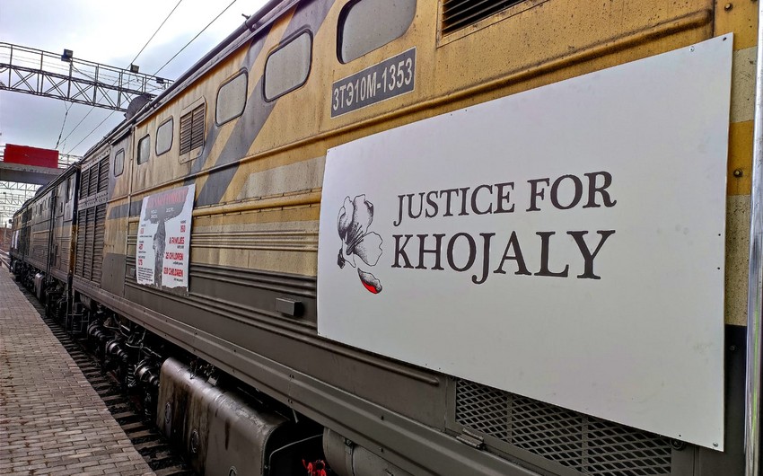 В Грузии на локомотивах вывесили постеры с призывом "Справедливость для Ходжалы"