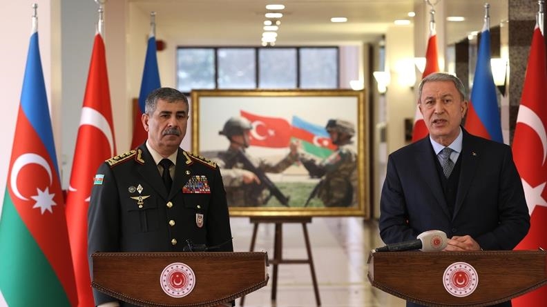 Турция и Азербайджан стремятся к миру на Кавказе
