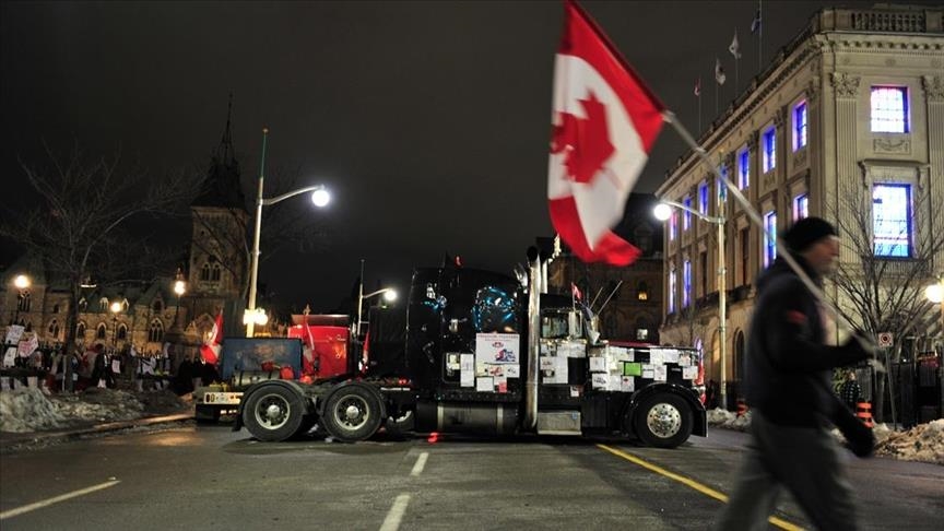США призывают Канаду решить проблему дальнобойщиков