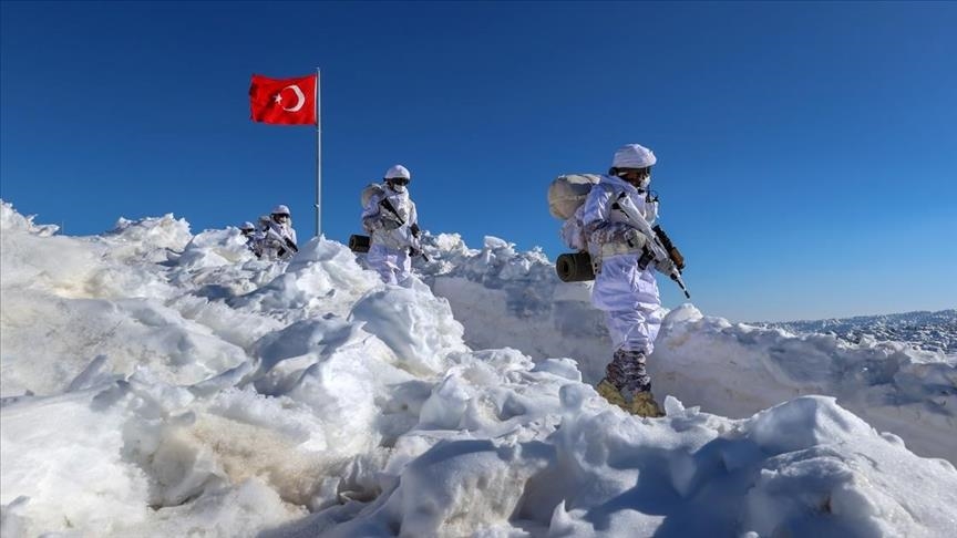 Суровая зима - не помеха военным на рубежах Турции
