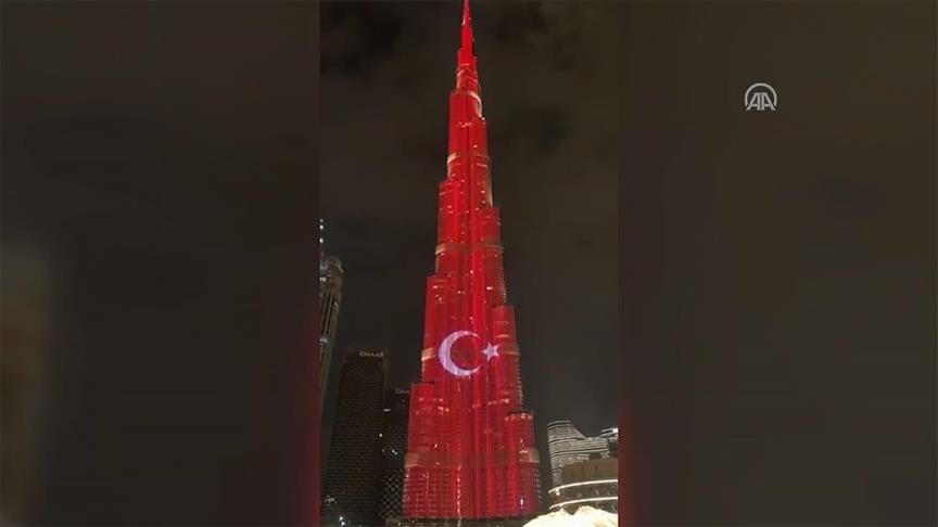 Бурдж-Халифа окрасилась в цвета турецкого флага
