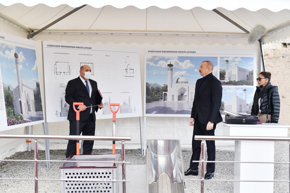 В Суговушане заложен фундамент новой двухэтажной мечети
