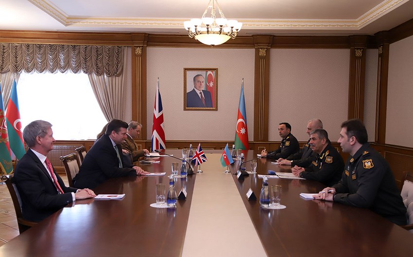 Азербайджан и Великобритания обсудили сотрудничество в области обороны
