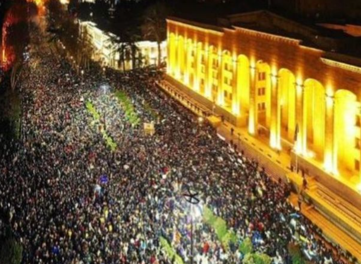 В Грузии проходит массовая акция протеста - ВИДЕО
