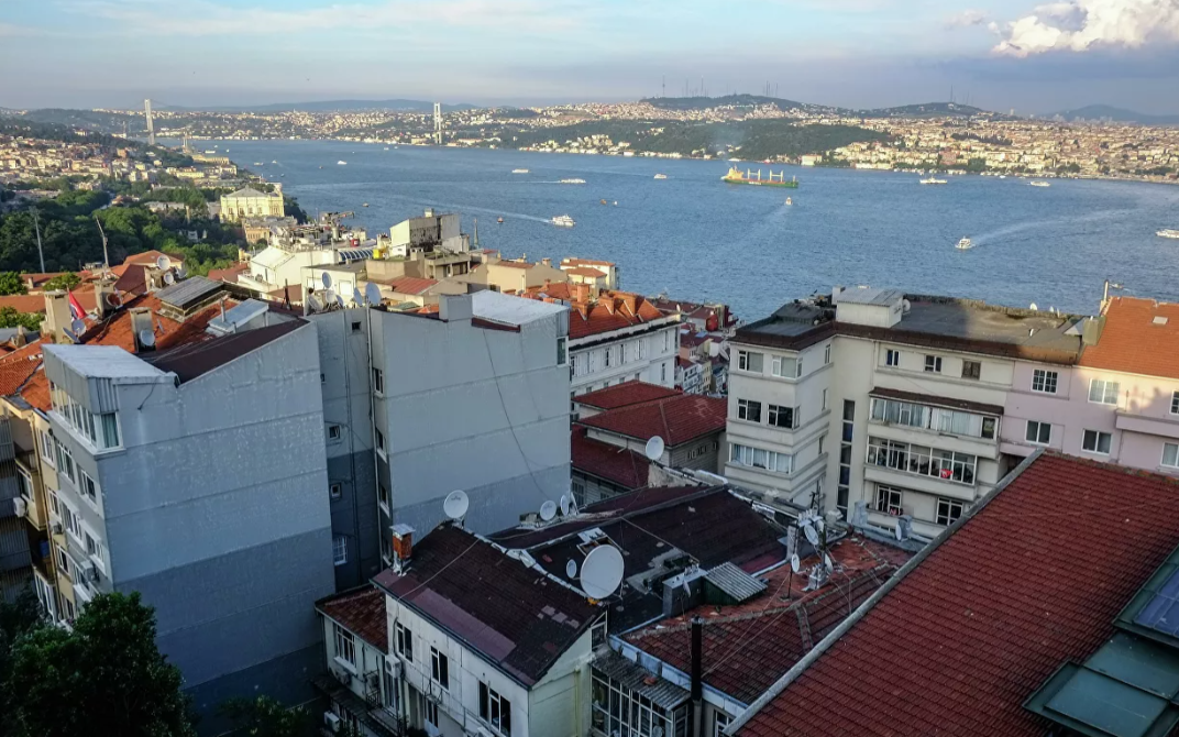 Турецкие СМИ сообщили о похожем на мину предмете у входа в Босфор
