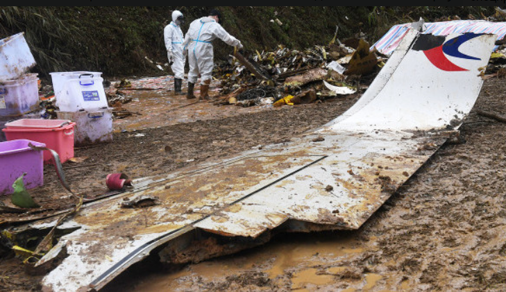 Власти КНР признали гибель всех пассажиров и членов экипажа упавшего Boeing 737-
