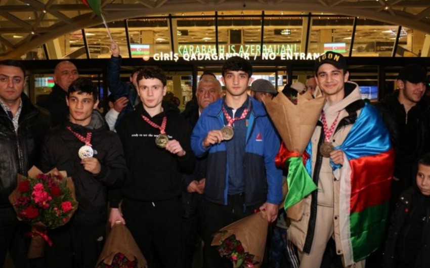 Азербайджанские боксеры, завоевавшие 4 медали на чемпионате Европы, вернулись в Баку
