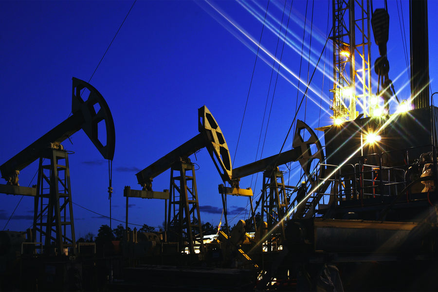 Цена барреля нефти марки Brent достигла $130 впервые с 2012 года
