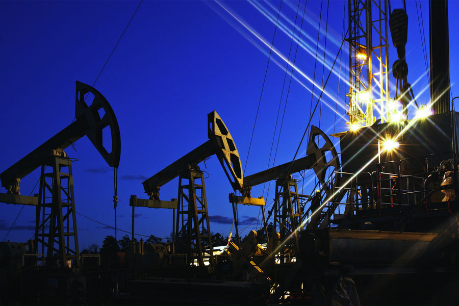 Цена барреля нефти марки Brent достигла $130 впервые с 2012 года
