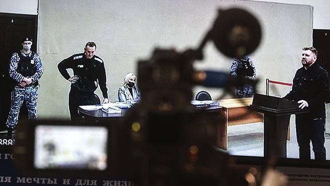 Суд России признал Навального виновным в особо крупном мошенничестве
