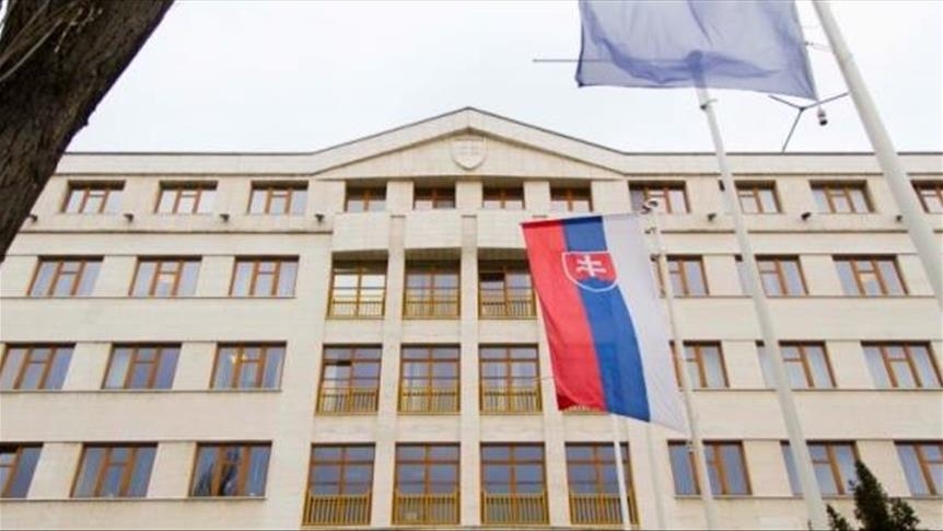 Словакия выслала троих российских дипломатов
