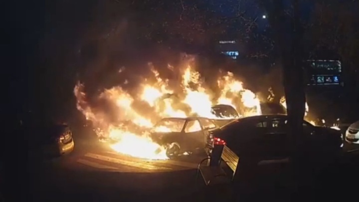 Арестован москвич, который сжег девять машин, сливая бензин