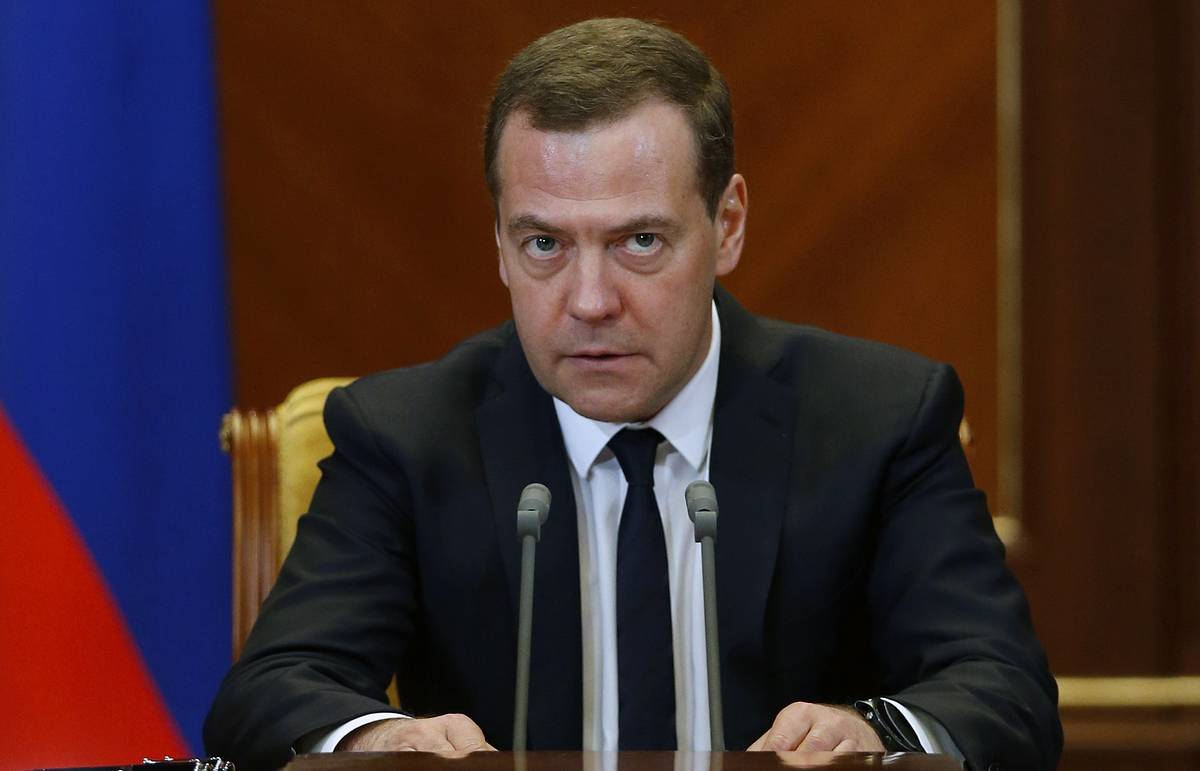 Медведев пригрозил Киеву ударом при использовании оружия США против России
